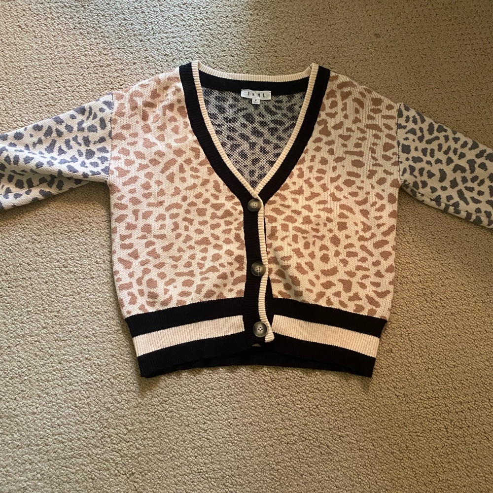 V neck leopard button sweater